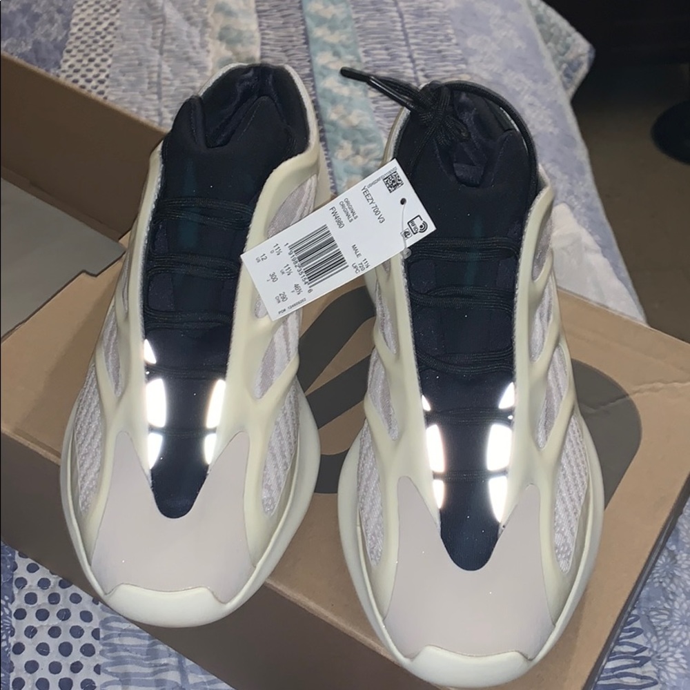 Yeezy 700 V3